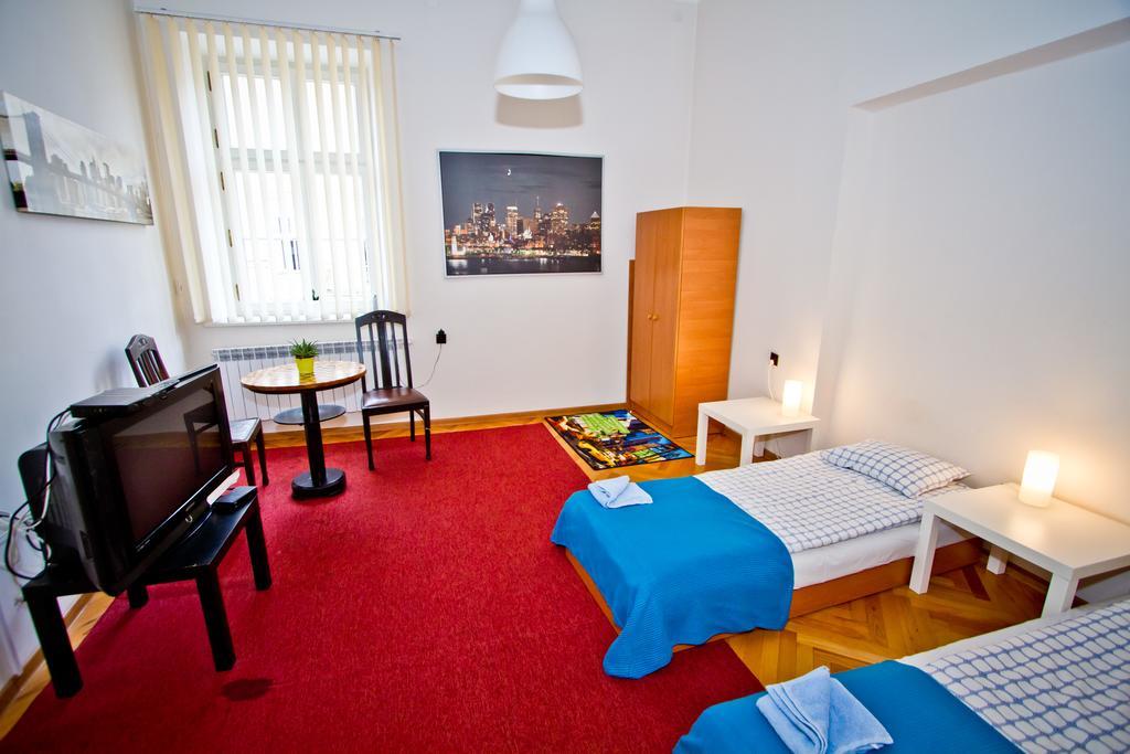 B Movie Guest Rooms Krasków Δωμάτιο φωτογραφία
