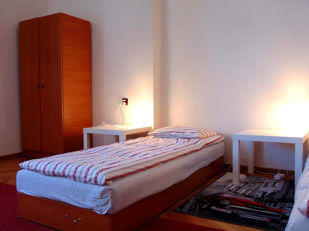 B Movie Guest Rooms Krasków Δωμάτιο φωτογραφία