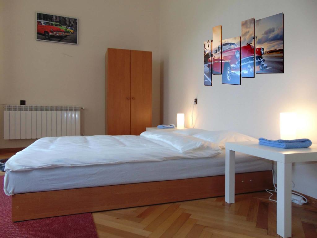 B Movie Guest Rooms Krasków Δωμάτιο φωτογραφία