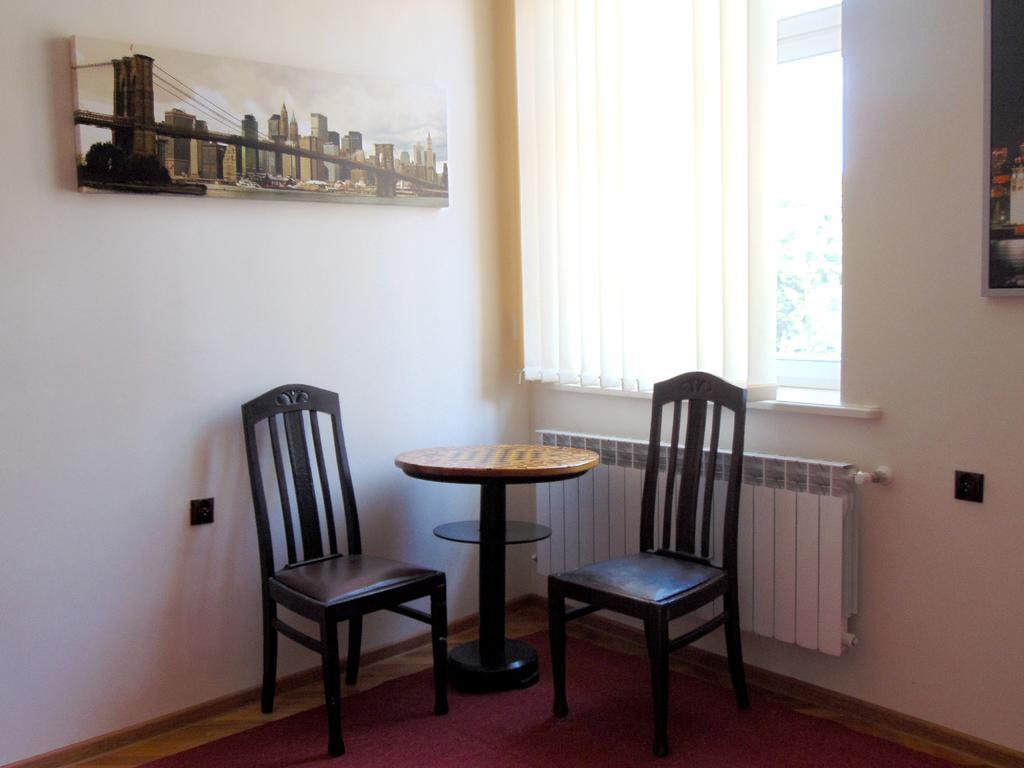 B Movie Guest Rooms Krasków Δωμάτιο φωτογραφία