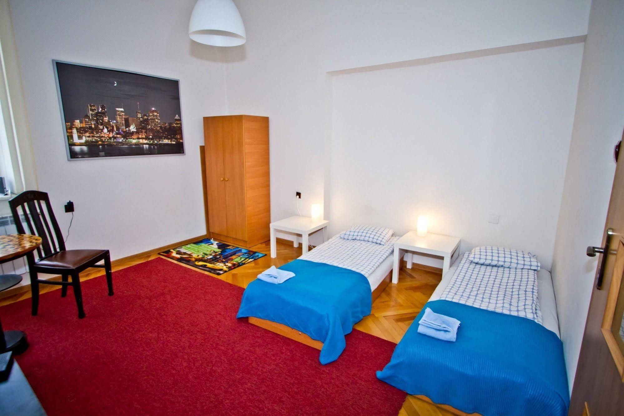 B Movie Guest Rooms Krasków Εξωτερικό φωτογραφία