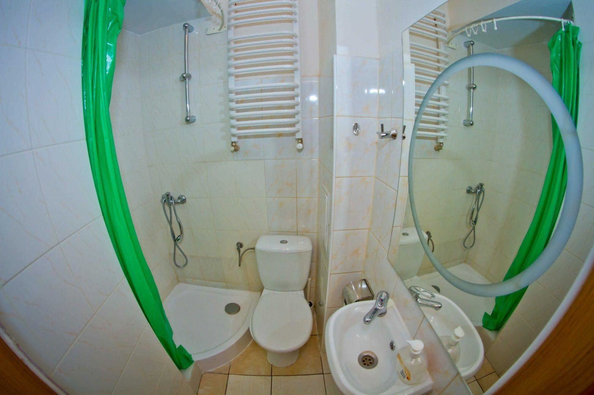 B Movie Guest Rooms Krasków Εξωτερικό φωτογραφία