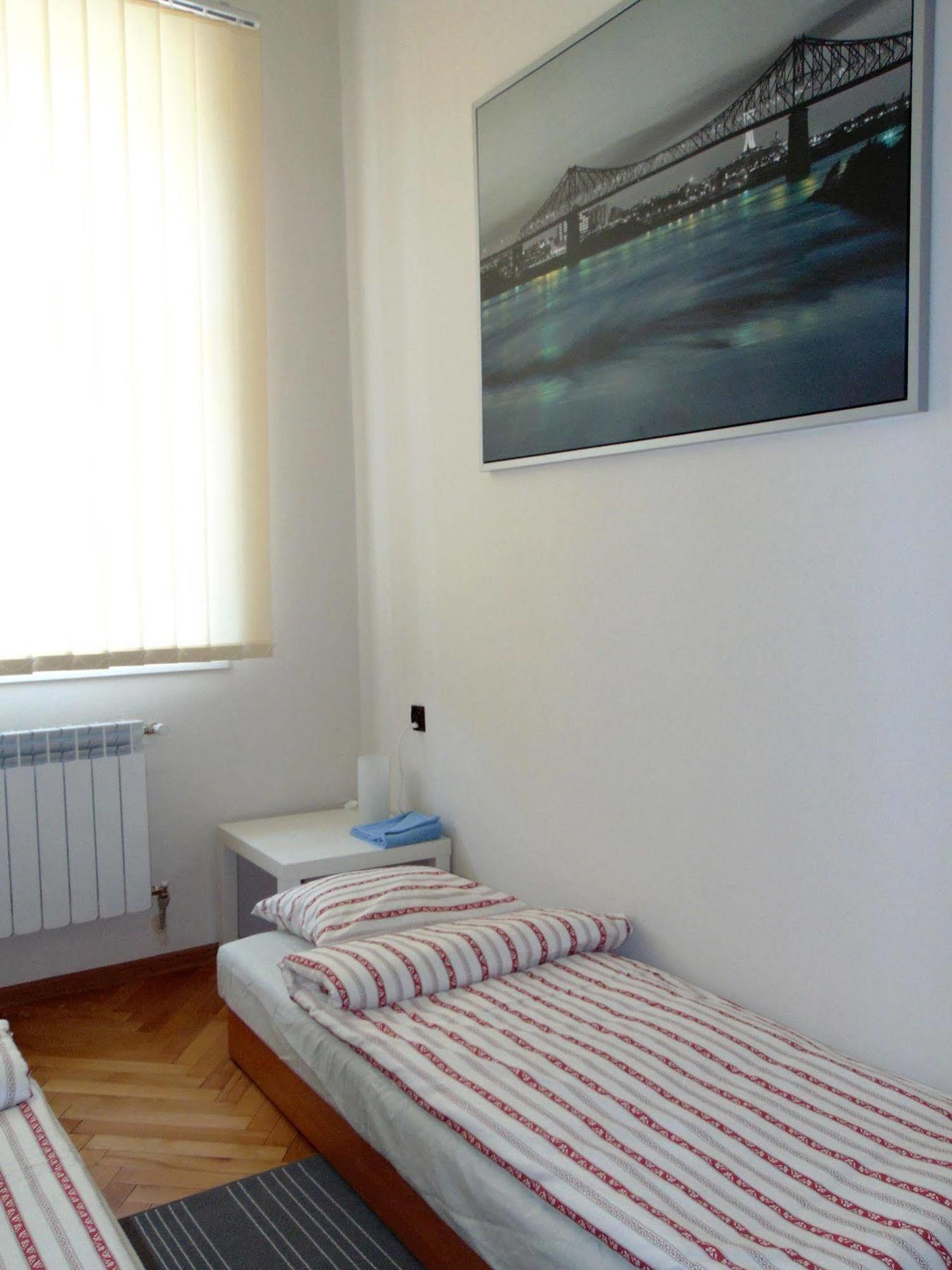 B Movie Guest Rooms Krasków Εξωτερικό φωτογραφία