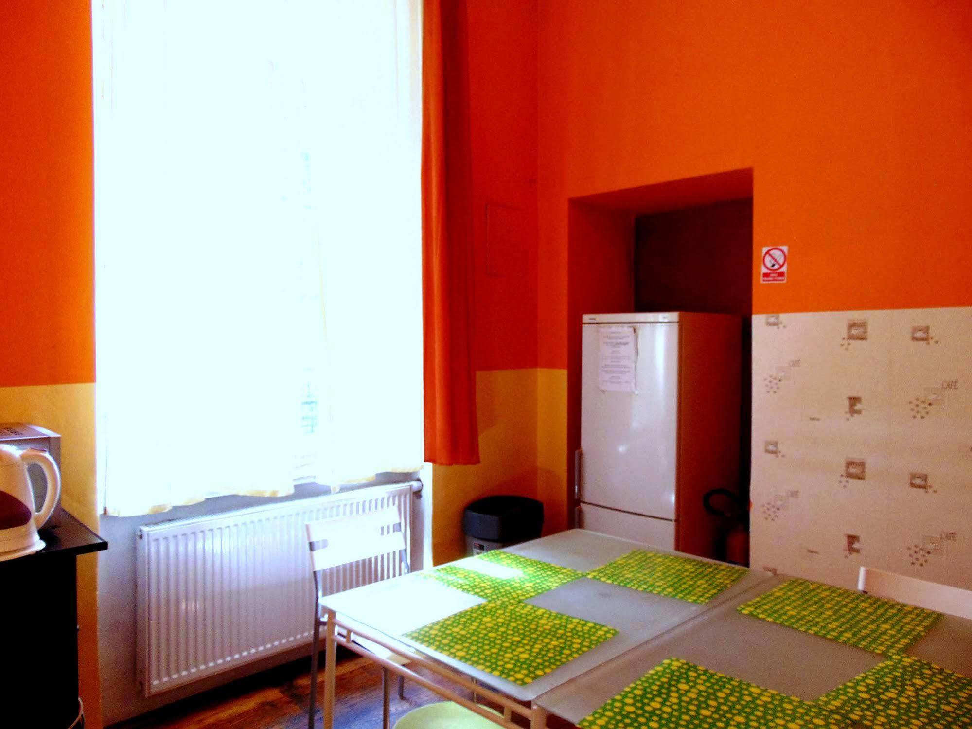 B Movie Guest Rooms Krasków Εξωτερικό φωτογραφία