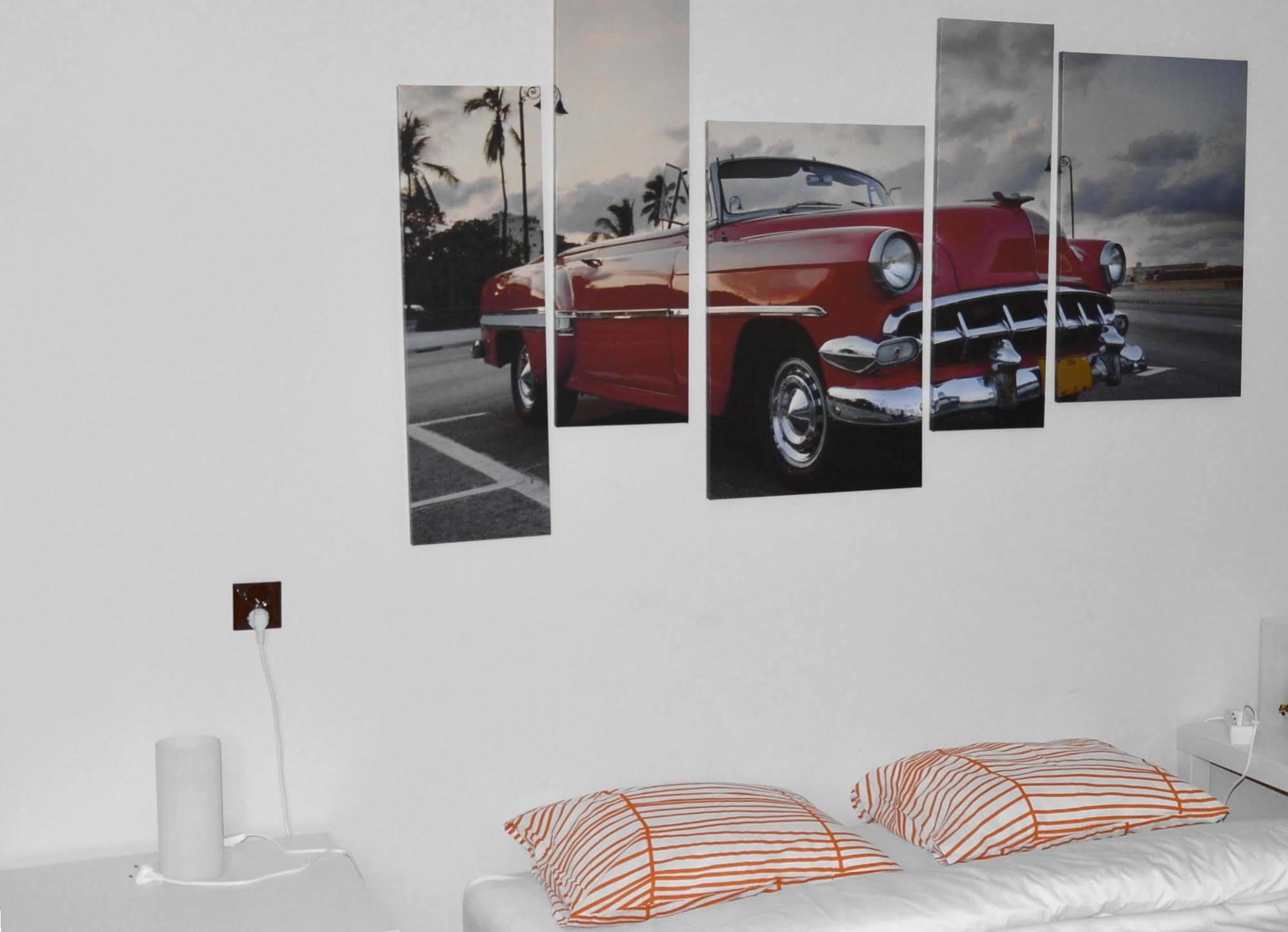 B Movie Guest Rooms Krasków Εξωτερικό φωτογραφία