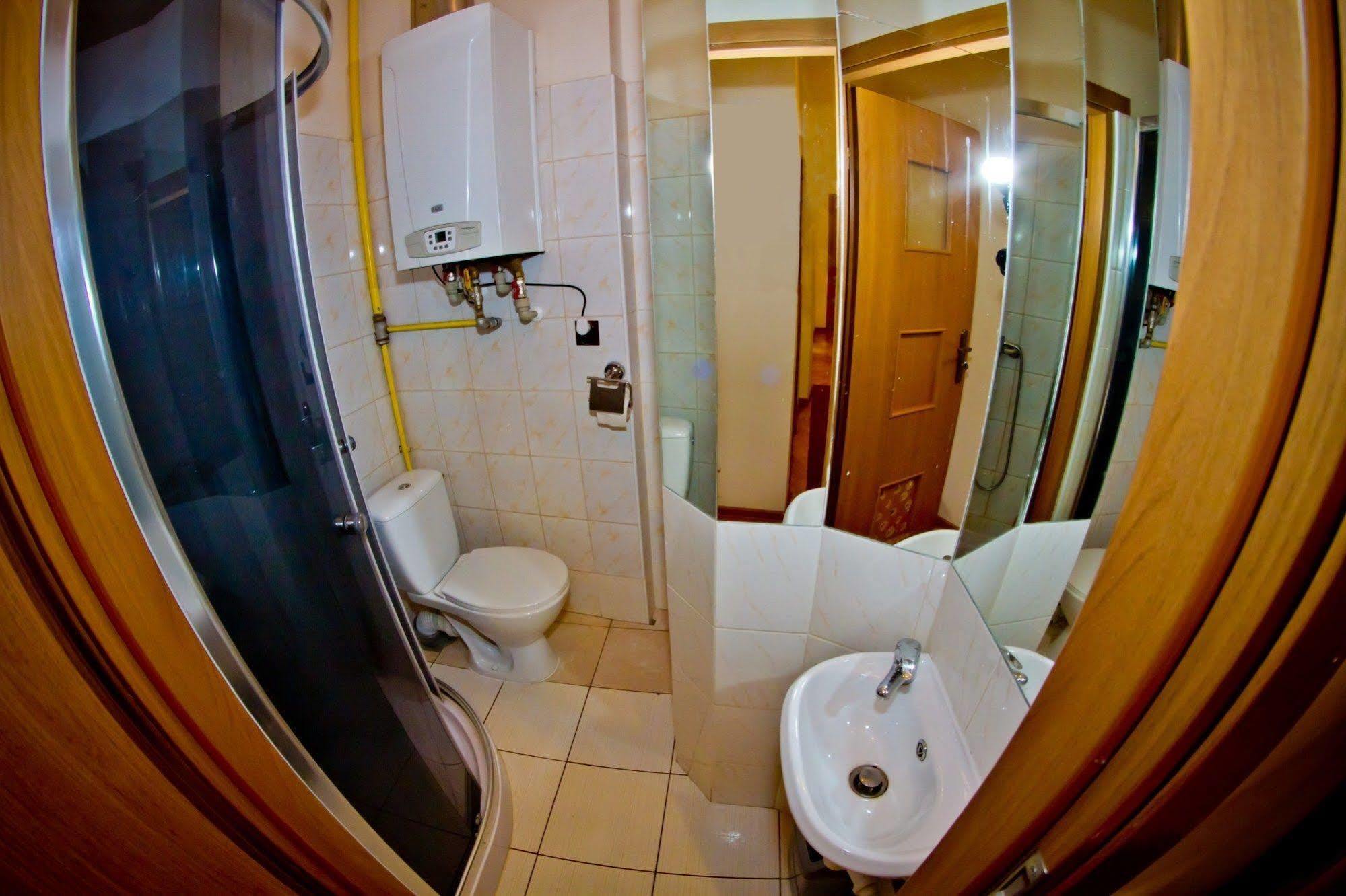 B Movie Guest Rooms Krasków Εξωτερικό φωτογραφία