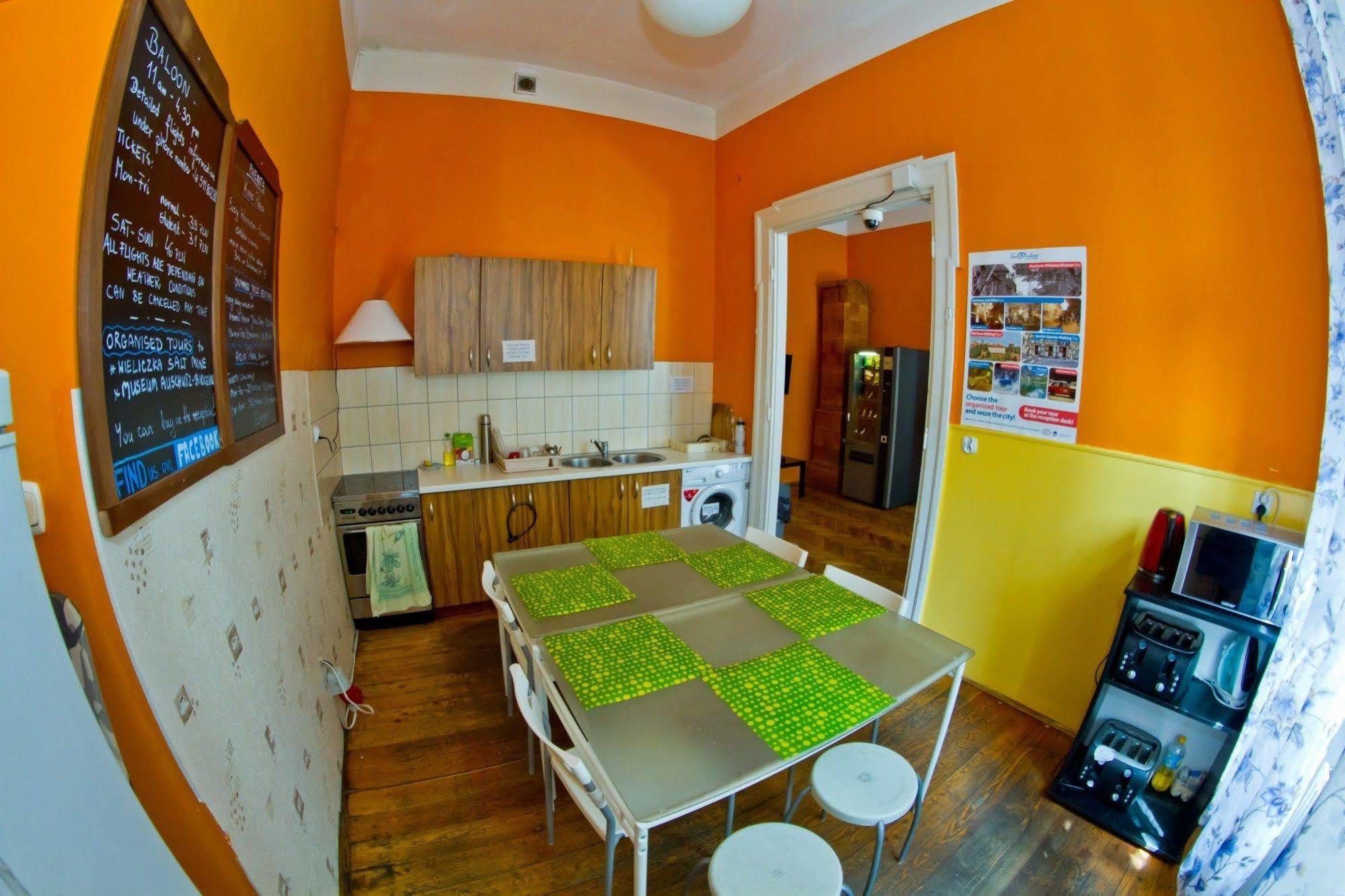 B Movie Guest Rooms Krasków Εξωτερικό φωτογραφία